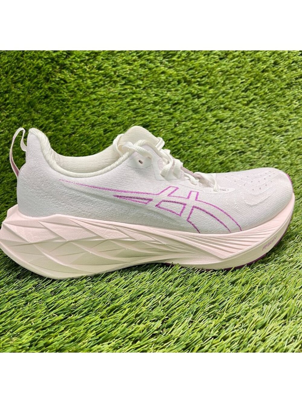 Asics Novablast 4 Womens Size 8.5 White Purple Athletic Running Shoes Sneakers